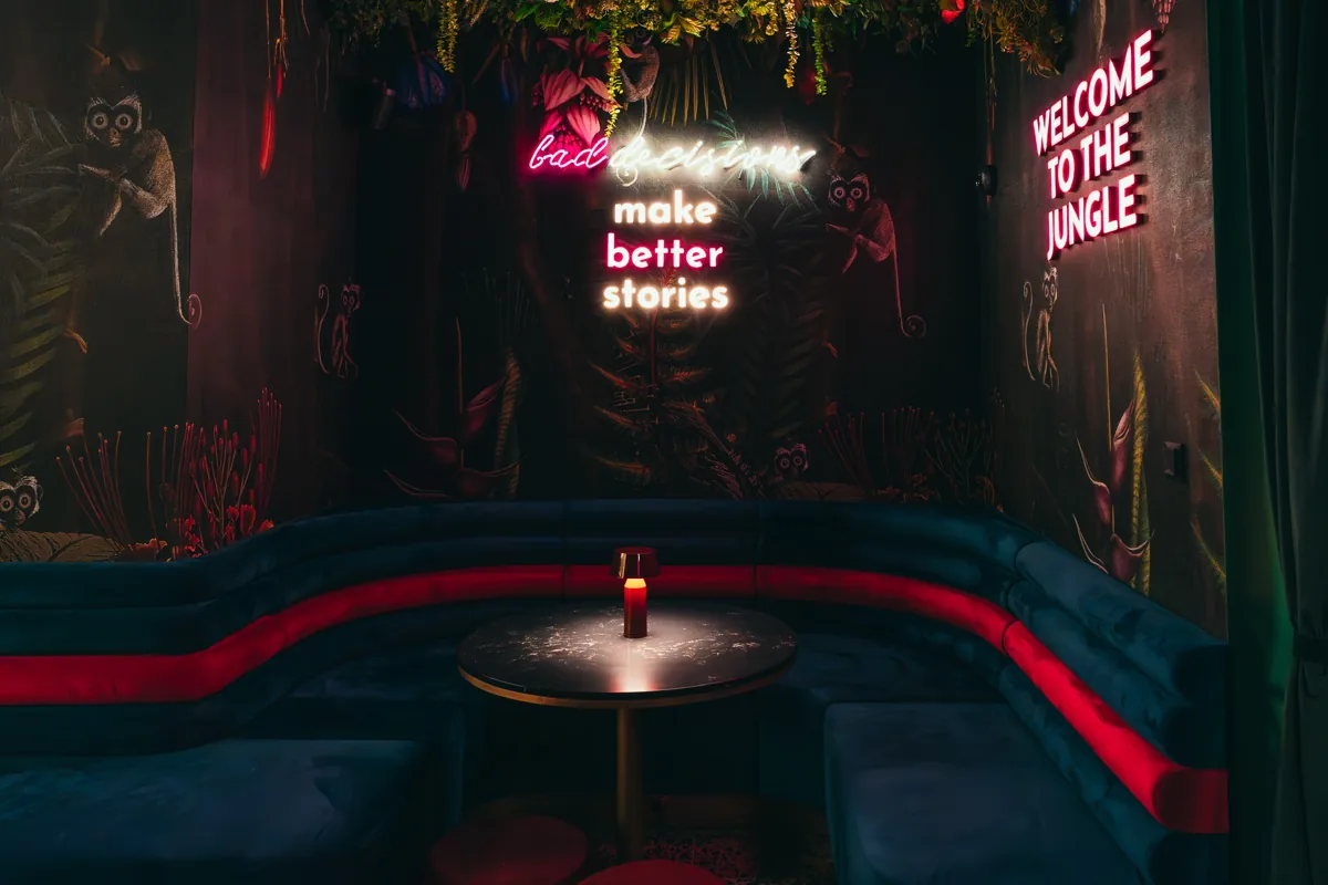 Toy Store — kameralne wnętrze baru
